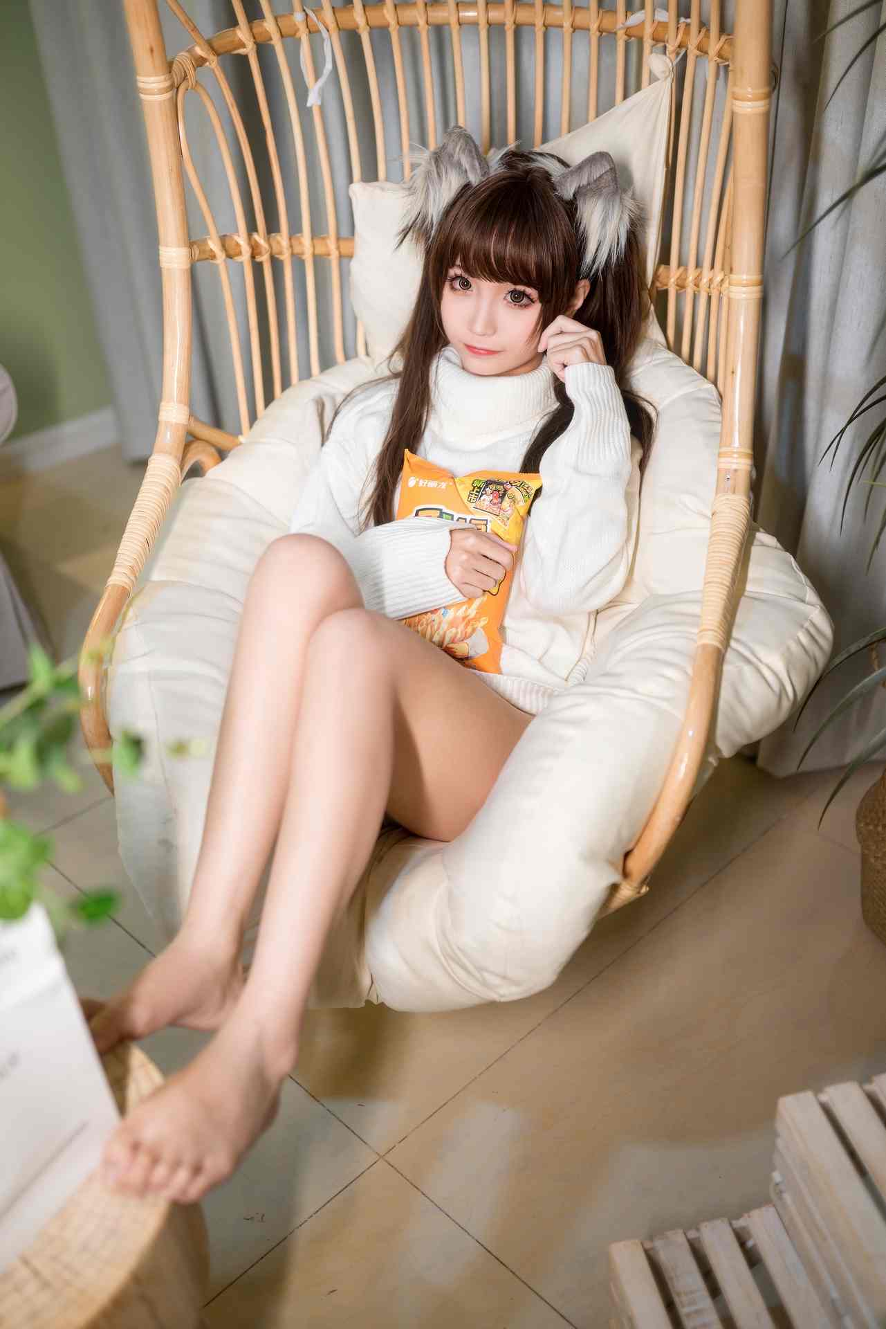 蠢沫沫白毛衣